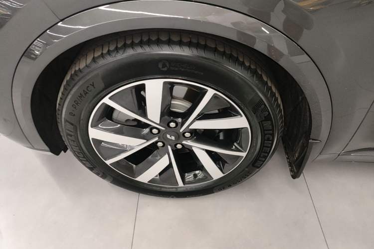 Used Li Auto L8 2023 Max model Left Front Wheel Hub