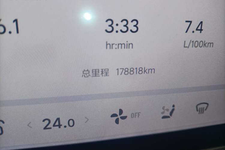 Used Li Auto L8 2023 Pro Model Odometer Close Up