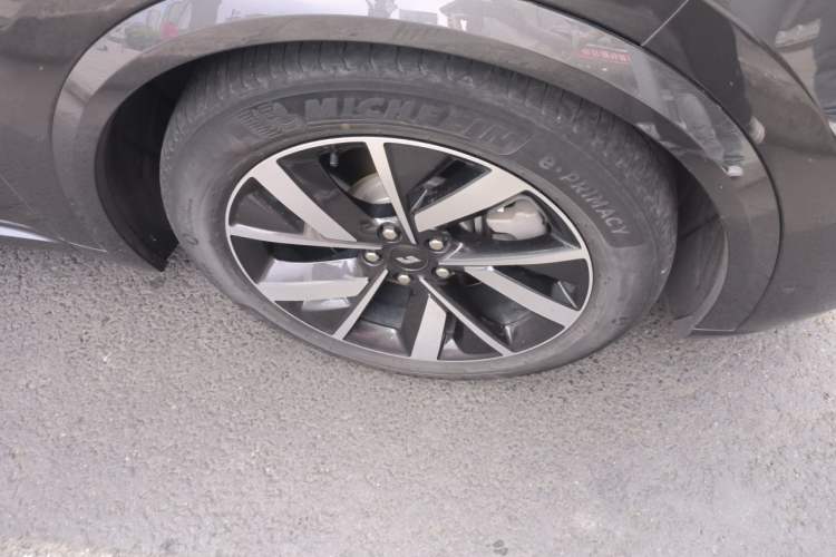 Used Li Auto L8 2023 Pro Model Right Front Wheel Hub