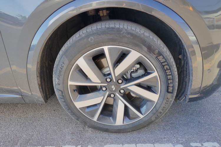 Used Li Auto L8 2023 Air model Right Front Wheel Hub