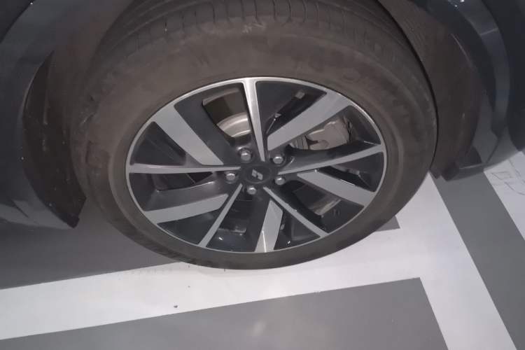 Used Li Auto L8 2023 Pro Model Right Front Wheel Hub