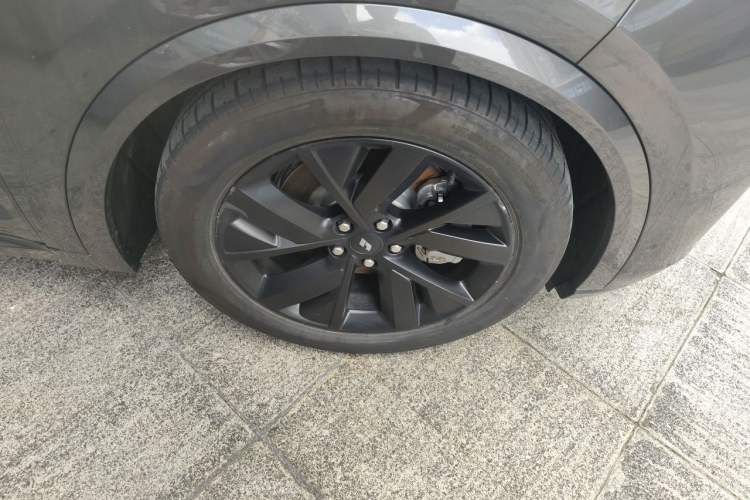 Used Li Auto L8 2023 Pro Model Right Front Wheel Hub