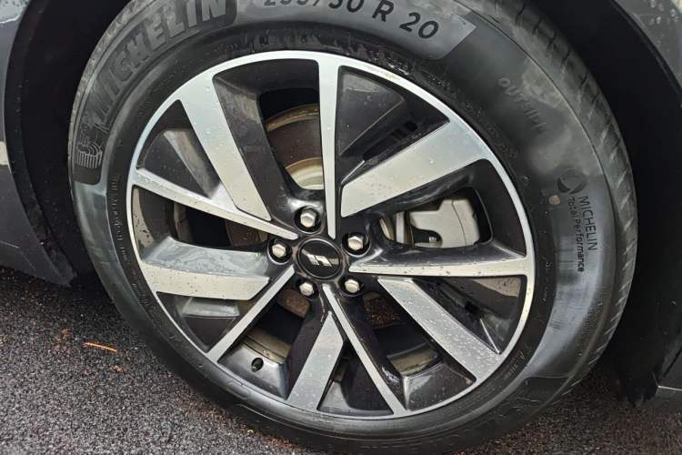 Used Li Auto L8 2023 Pro Model Right Front Wheel Hub