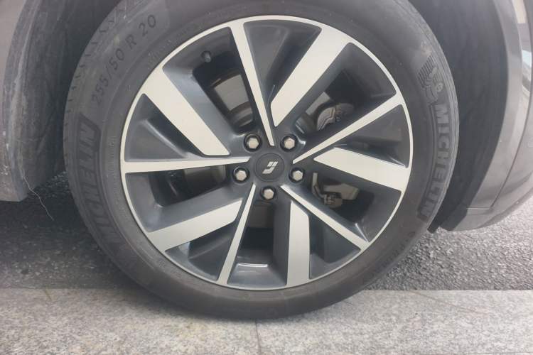 Used Li Auto L8 2023 Air model Right Front Wheel Hub