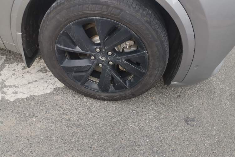 Used Li Auto L8 2023 Pro Model Right Front Wheel Hub