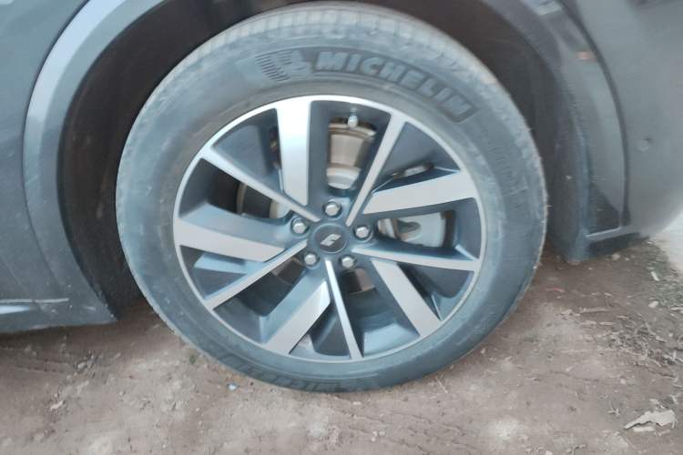 Used Li Auto L8 2023 Pro Model Right Front Wheel Hub