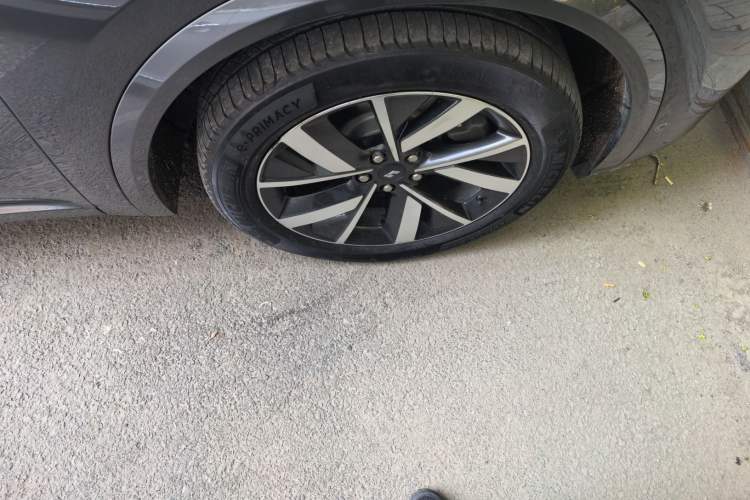 Used Li Auto L8 2023 Pro Model Right Front Wheel Hub
