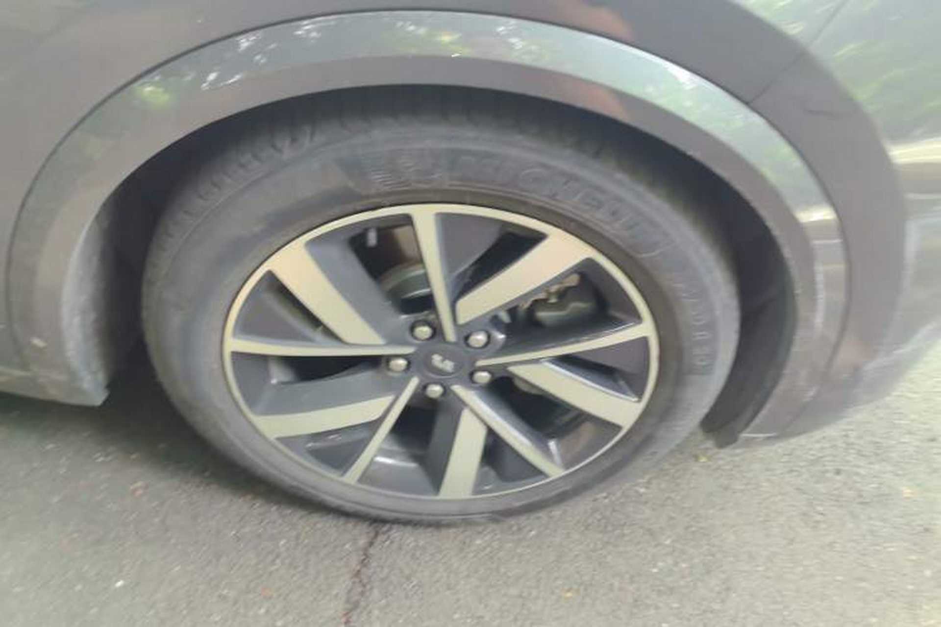 Used Li Auto L8 2023 Pro Model Right Front Wheel Hub