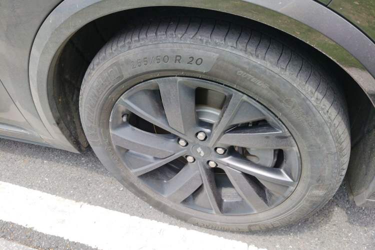 Used Li Auto L8 2023 Pro Model Right Front Wheel Hub