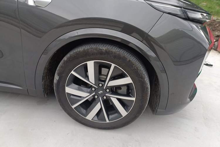 Used Li Auto L8 2023 Pro Model Right Front Wheel Hub