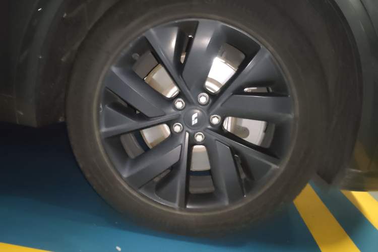 Used Li Auto L8 2023 Pro Model Right Front Wheel Hub