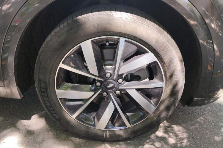 Used Li Auto L8 2023 Pro Model Right Front Wheel Hub