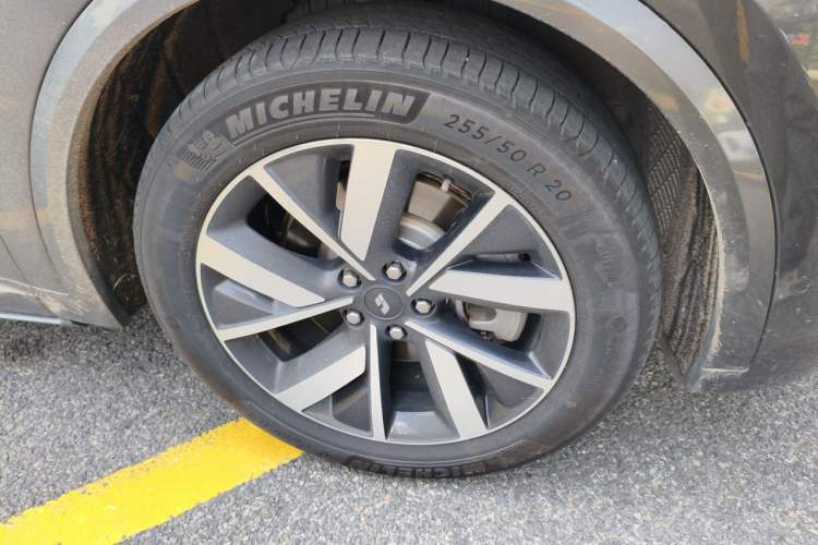 Used Li Auto L8 2023 Air model Right Front Wheel Hub