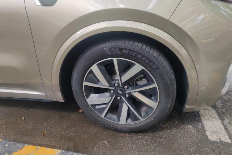Used Li Auto L8 2023 Max model Right Front Wheel Hub