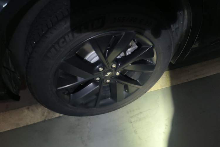 Used Li Auto L8 2023 Pro Model Right Front Wheel Hub