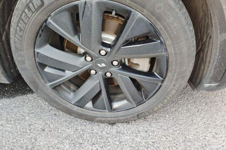 Used Li Auto L8 2023 Pro Model Right Front Wheel Hub