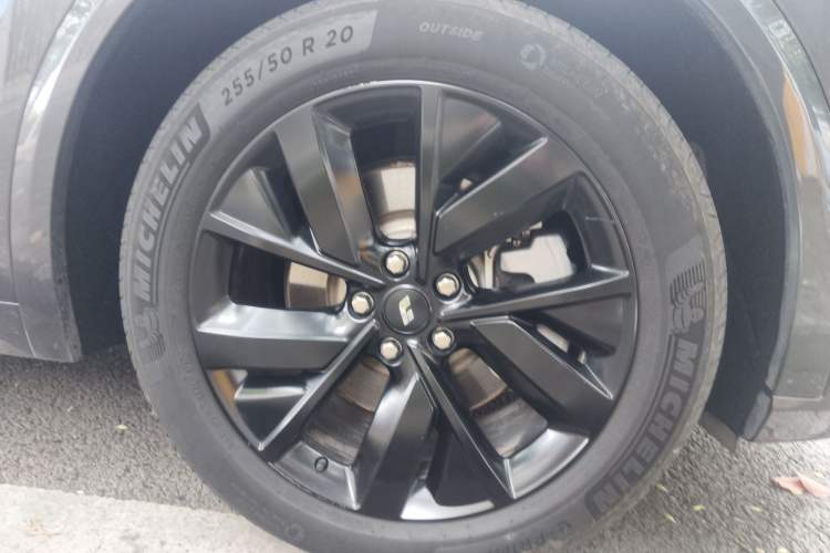 Used Li Auto L8 2023 Pro Model Right Front Wheel Hub