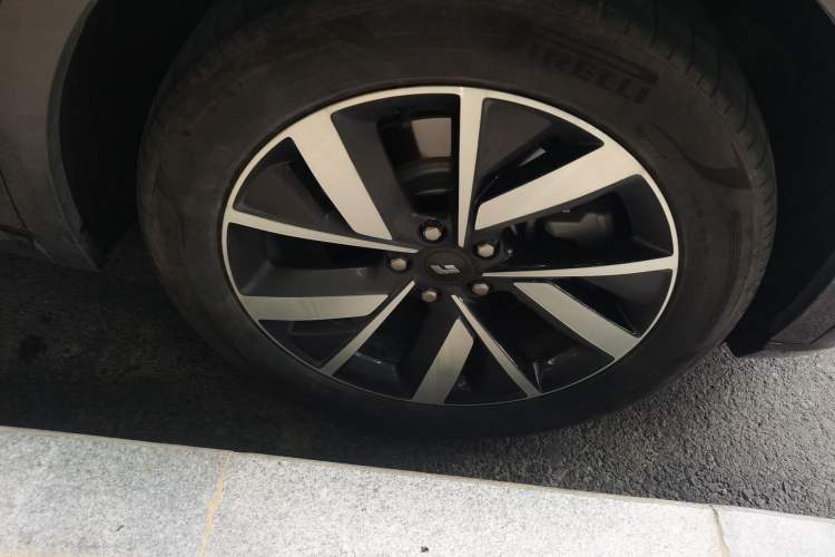 Used Li Auto L8 2023 Air model Right Front Wheel Hub