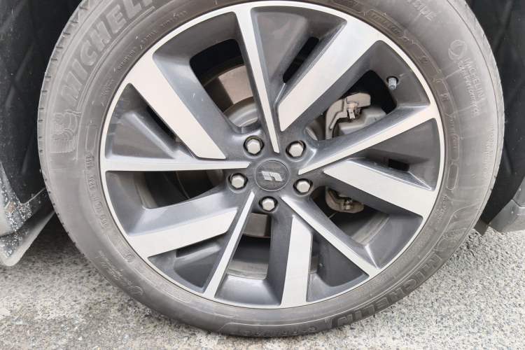 Used Li Auto L8 2023 Pro Model Right Front Wheel Hub