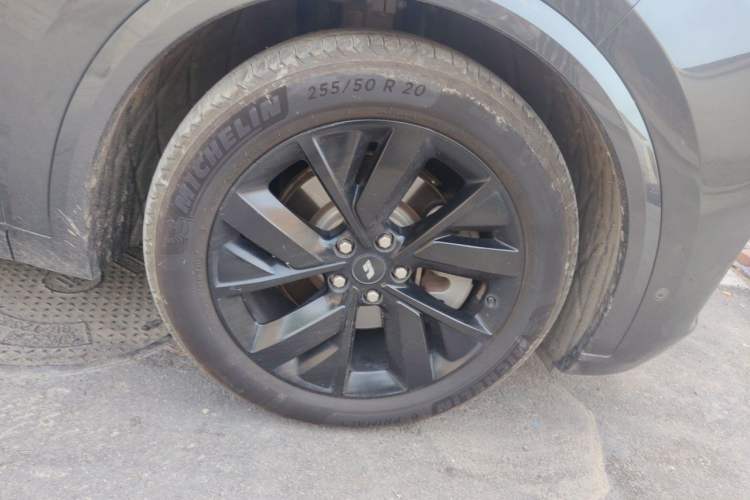 Used Li Auto L8 2023 Pro Model Right Front Wheel Hub
