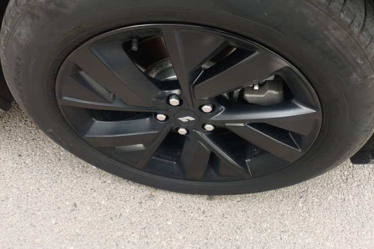 Used Li Auto L8 2023 Max model Right Front Wheel Hub