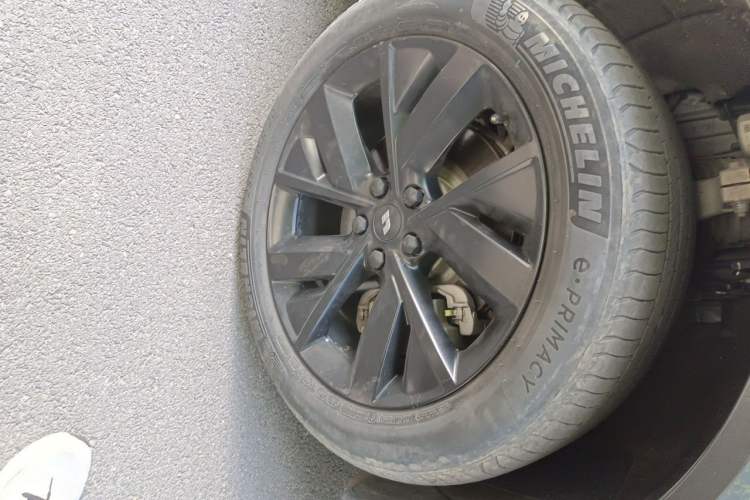 Used Li Auto L8 2023 Pro Model Right Front Wheel Hub