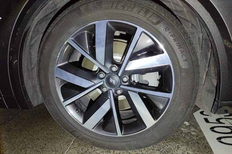 Used Li Auto L8 2023 Pro Model Right Front Wheel Hub