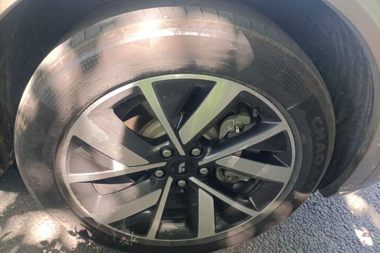 Used Li Auto L8 2023 Pro Model Right Front Wheel Hub