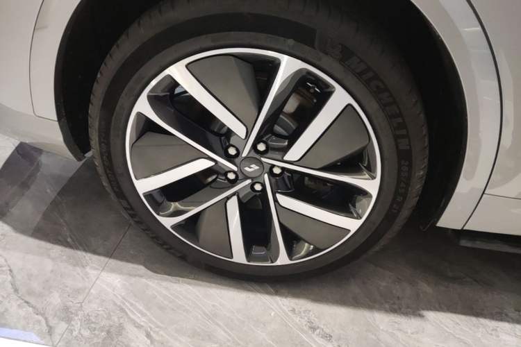 Used Li Auto L8 2023 Max model Right Rear Wheel Hub