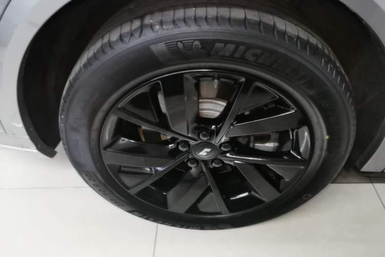 Used Li Auto L8 2023 Pro Model Right Rear Wheel Hub