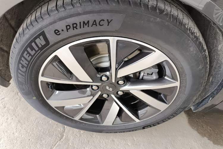 Used Li Auto L8 2023 Pro Model Right Rear Wheel Hub