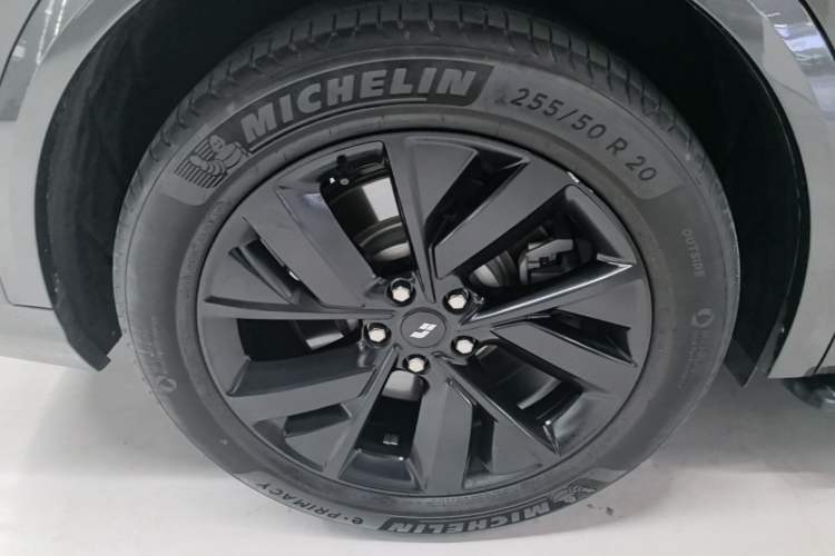 Used Li Auto L8 2023 Max model Right Rear Wheel Hub