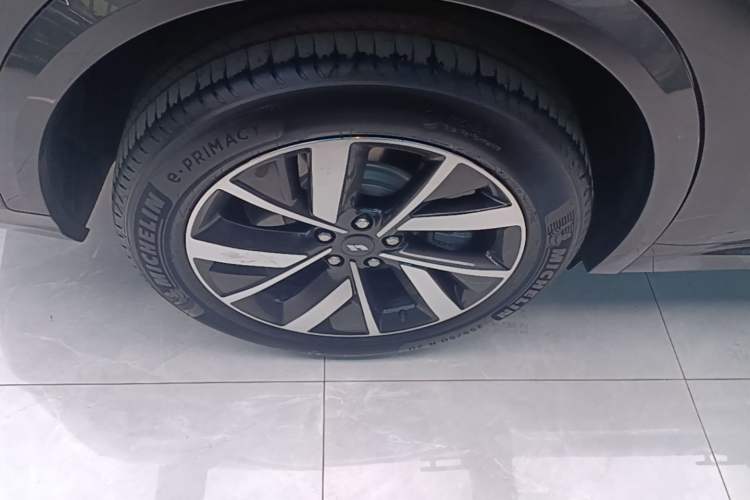 Used Li Auto L8 2023 Max model Right Rear Wheel Hub