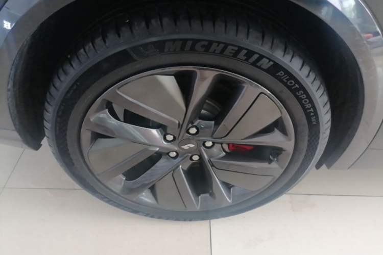 Used Li Auto L8 2023 Pro Model Right Rear Wheel Hub