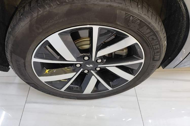 Used Li Auto L8 2023 Pro Model Right Rear Wheel Hub