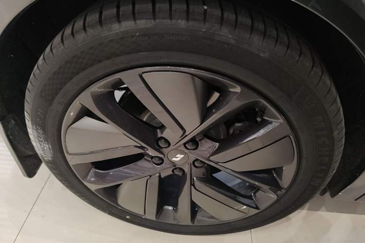 Used Li Auto L8 2023 Pro Model Right Rear Wheel Hub