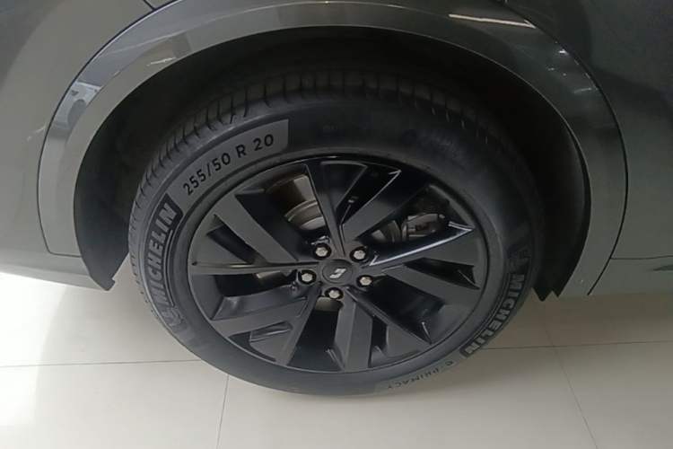 Used Li Auto L8 2023 Pro Model Right Rear Wheel Hub
