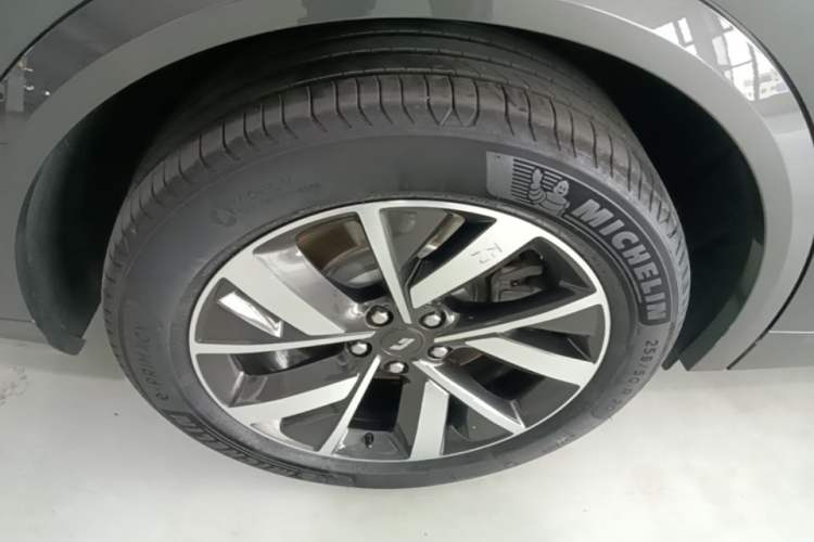 Used Li Auto L8 2023 Pro Model Right Rear Wheel Hub