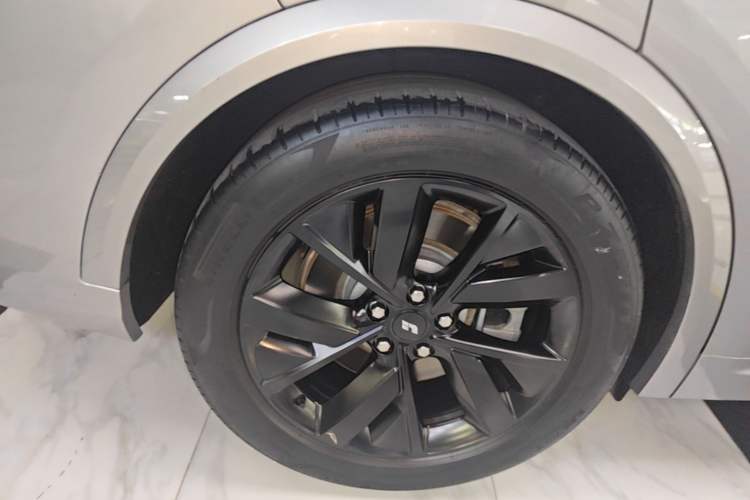 Used Li Auto L8 2023 Pro Model Right Rear Wheel Hub