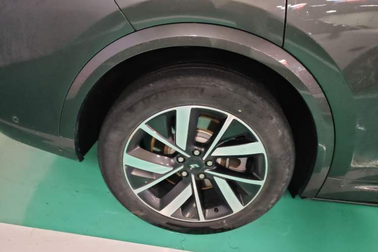Used Li Auto L8 2023 Pro Model Right Rear Wheel Hub