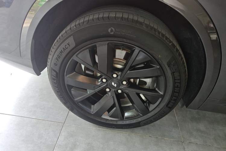 Used Li Auto L8 2023 Pro Model Right Rear Wheel Hub