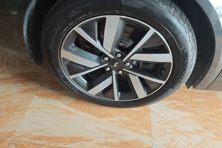 Used Li Auto L8 2023 Pro Model Right Rear Wheel Hub