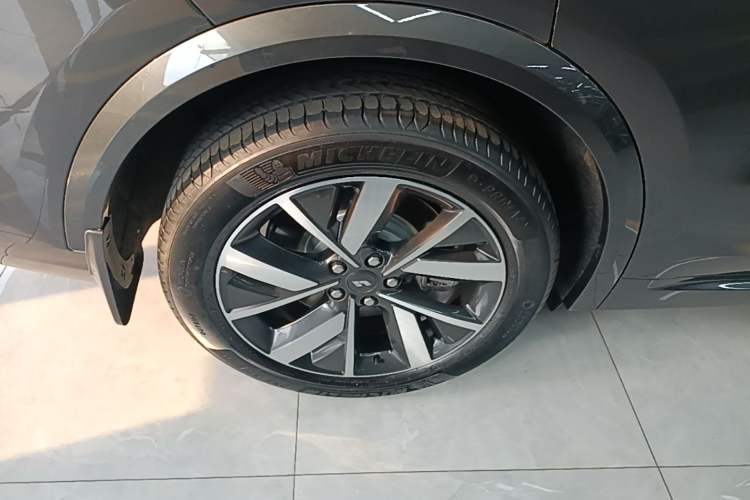 Used Li Auto L8 2023 Pro Model Right Rear Wheel Hub