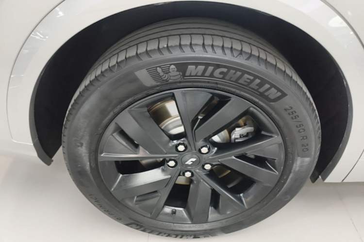 Used Li Auto L8 2023 Max model Right Rear Wheel Hub