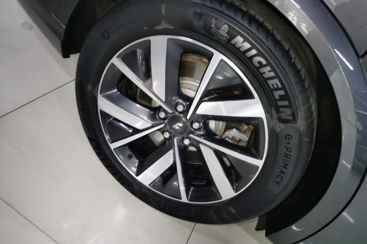 Used Li Auto L8 2023 Pro Model Right Rear Wheel Hub