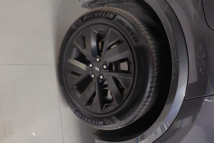 Used Li Auto L8 2023 Pro Model Right Rear Wheel Hub