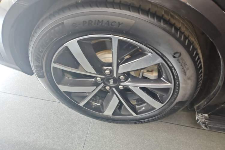 Used Li Auto L8 2023 Pro Model Right Rear Wheel Hub