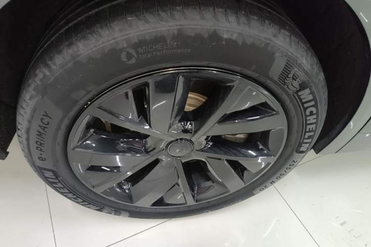 Used Li Auto L8 2023 Pro Model Right Rear Wheel Hub
