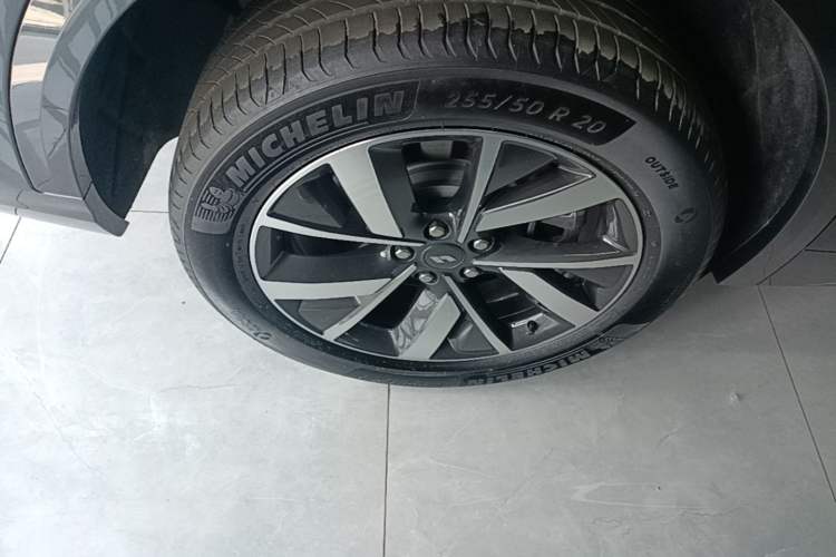 Used Li Auto L8 2023 Pro Model Right Rear Wheel Hub