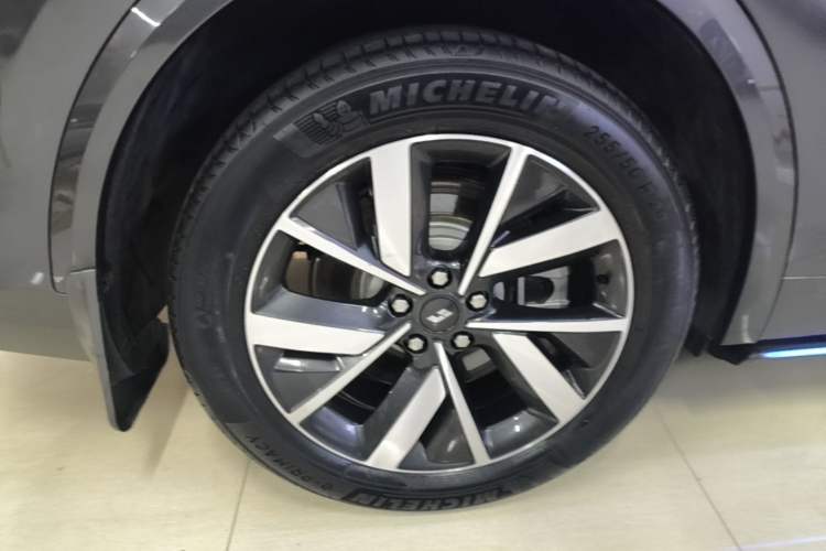 Used Li Auto L8 2023 Air model Right Rear Wheel Hub